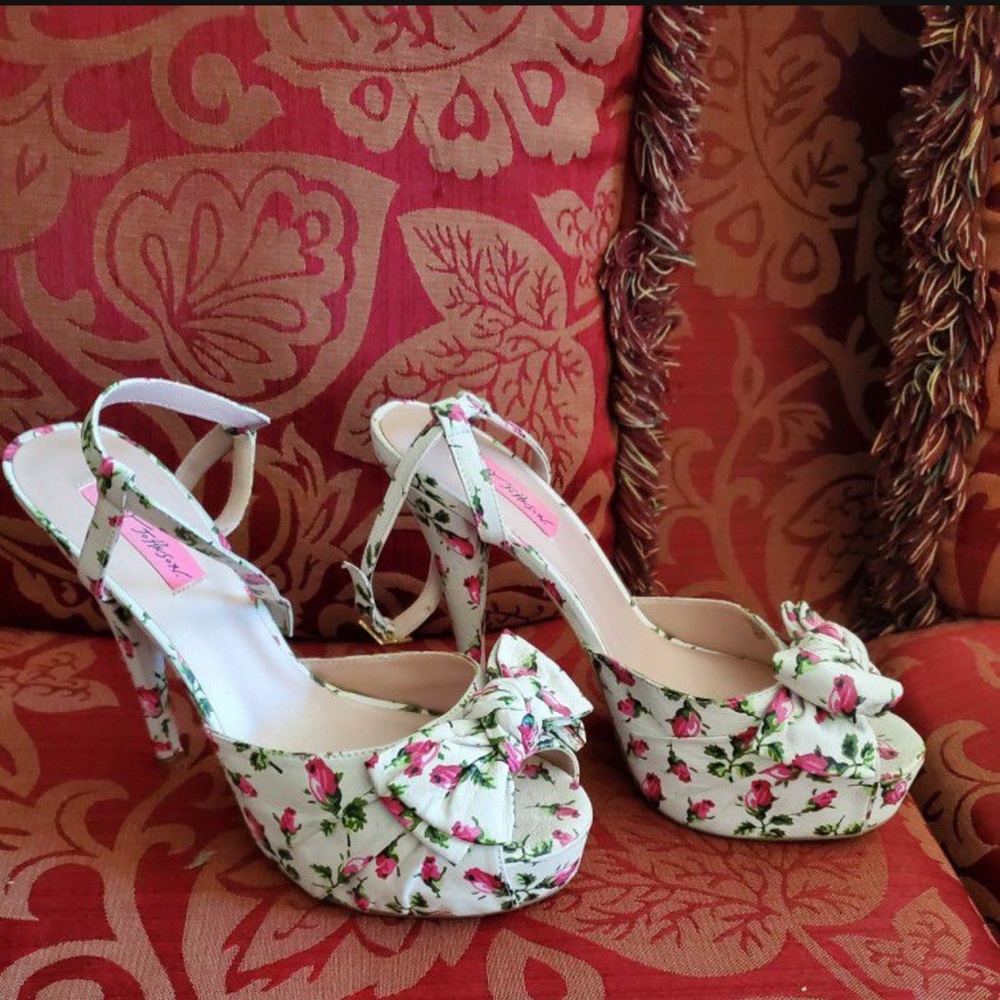 Betsey Johnson Pumps - 9.5